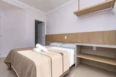A planta de Aline 102 – Aconchegante Apartamento com Vista para o Mar, a Poucos Metros da Praia de Quatro Ilhas.
