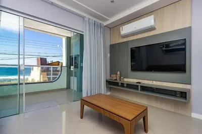 A planta de Aline 102 – Aconchegante Apartamento com Vista para o Mar, a Poucos Metros da Praia de Quatro Ilhas.