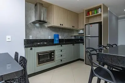 A planta de Aline 102 – Aconchegante Apartamento com Vista para o Mar, a Poucos Metros da Praia de Quatro Ilhas.