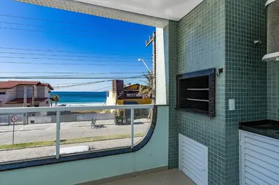 A planta de Aline 102 – Aconchegante Apartamento com Vista para o Mar, a Poucos Metros da Praia de Quatro Ilhas.