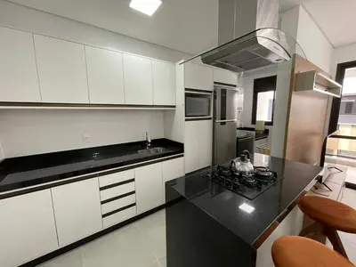 A cozinha ou kitchenette de Cód 98 - Belissímo apartamento á 280m do mar