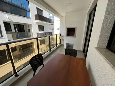 Uma televisão e/ou sistema de entretenimento em Cód 98 - Belissímo apartamento á 280m do mar