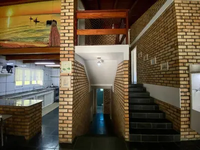 A planta de 002B - Casa de Veraneio em Bombinhas com 4 dormitórios Próxima ao Mar
