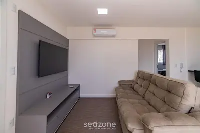 Uma televisão e/ou sistema de entretenimento em CII - Apartamentos a 900m da Praia em Porto Belo