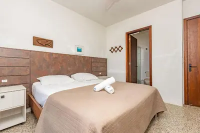 A planta de Morada de 4 Ilhas – Sobrado 03: Linda Casa Germinada a Poucos Passos da Areia da Praia de Quatro Ilhas, para até 10 Pessoas.