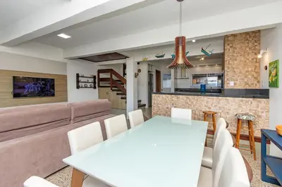A planta de Morada de 4 Ilhas – Sobrado 03: Linda Casa Germinada a Poucos Passos da Areia da Praia de Quatro Ilhas, para até 10 Pessoas.