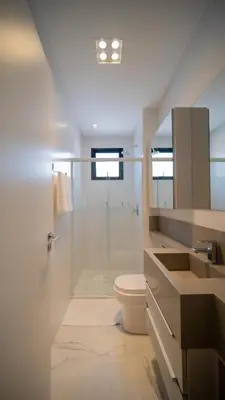 Uma casa de banho em Flat no Coração de Meia Praia em Itapema
