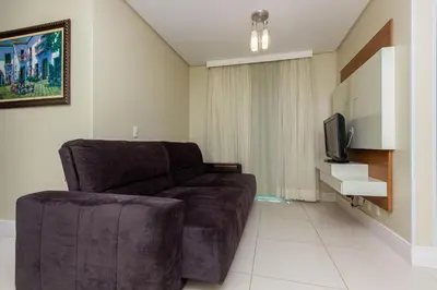 A planta de Porto Fino 203 – Lindo Apartamento no Centro de Bombinhas, a 260 Metros da Praia, com Ótimo Custo-Benefício.