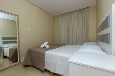 A planta de Porto Fino 203 – Lindo Apartamento no Centro de Bombinhas, a 260 Metros da Praia, com Ótimo Custo-Benefício.