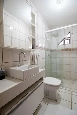 Uma casa de banho em MDV93 - Quadra Mar, 3 Dorm, Garagem