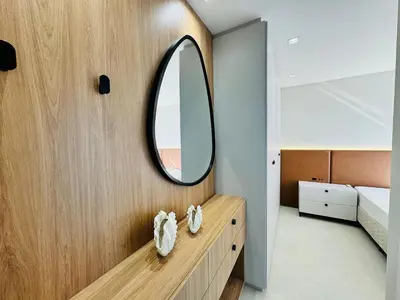A planta de Apartamento de frente para o mar na Praia de Palmas com uma suíte e duas demi-suítes.