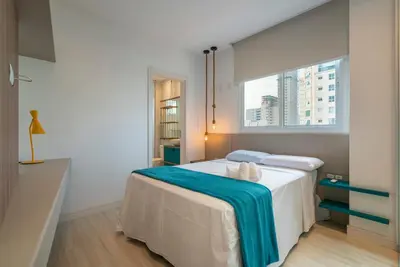 Uma cama ou camas num quarto em Apto moderno próximo a praia de Itapema PQ6542