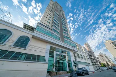O edifício onde o apartamento está situado