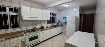 A cozinha ou kitchenette de Casa Master com Piscina em Gov Celso Ramos