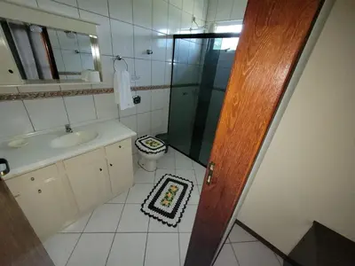 Uma casa de banho em Casa Master com Piscina em Gov Celso Ramos