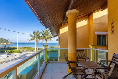 A planta de Jardim 4Ilhas 203 – Aconchegante Apartamento com Vista para o Mar, a Poucos Metros da Praia de Quatro Ilhas.