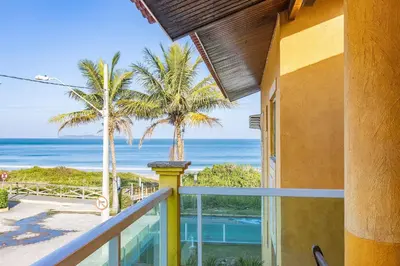 A planta de Jardim 4Ilhas 203 – Aconchegante Apartamento com Vista para o Mar, a Poucos Metros da Praia de Quatro Ilhas.