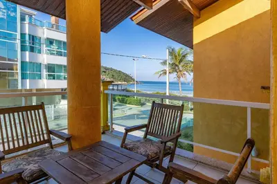 A planta de Jardim 4Ilhas 203 – Aconchegante Apartamento com Vista para o Mar, a Poucos Metros da Praia de Quatro Ilhas.