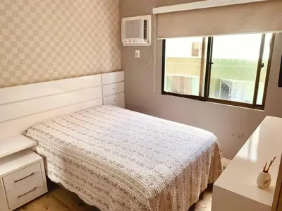 Uma cama ou camas num quarto em Linda Cobertura duplex na rua 261, excelente localização