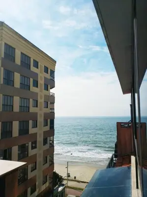 Uma vista do mar geral ou uma vista do mar a partir do apartamento
