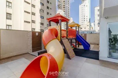 A área de jogos para crianças em Lindo Apto na orla de Balneário Camboriú CET1604