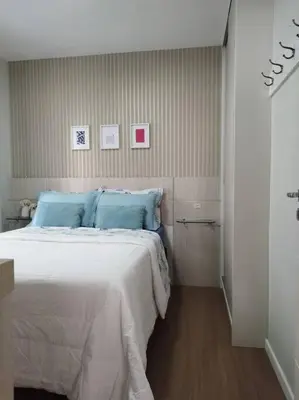 Uma cama ou camas num quarto em Apartamento encantador quadra mar