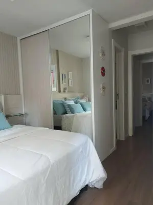 Uma cama ou camas num quarto em Apartamento encantador quadra mar