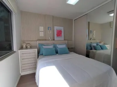 Uma cama ou camas num quarto em Apartamento encantador quadra mar