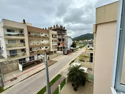 Uma vista geral da montanha ou uma vista da montanha a partir do apartamento