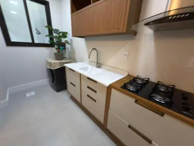 A cozinha ou kitchenette de Cód 87 - Apto moderno a 150m do mar – Residencial Duetto Home