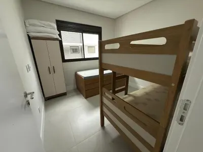 Uma cama ou camas num quarto em Cód 87 - Apto moderno a 150m do mar – Residencial Duetto Home