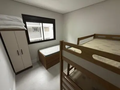 Uma cama ou camas num quarto em Cód 87 - Apto moderno a 150m do mar – Residencial Duetto Home