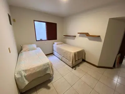 Uma cama ou camas num quarto em Cobertura quadra mar