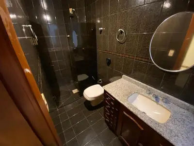 Uma casa de banho em Cobertura quadra mar