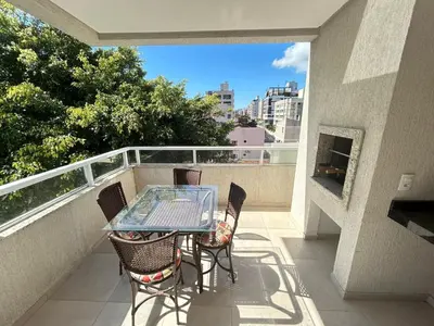 Uma varanda ou terraço em 082 - Apto confortável na praia de Bombas