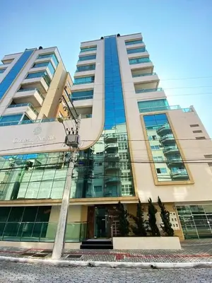 A planta de Apto 350 metros do mar com 2 garagens e ar condicionado