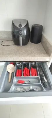 A planta de Apto 350 metros do mar com 2 garagens e ar condicionado