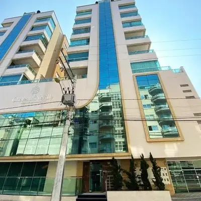 Apto 350 metros do mar com 2 garagens e ar condicionado