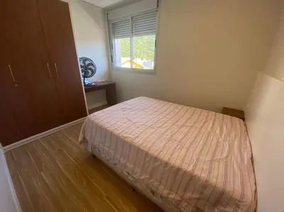 Uma cama ou camas num quarto em Cód 66 - Excelente apartamento á 350 do mar