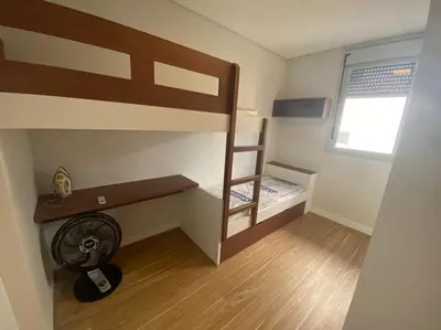 Uma cama ou camas num quarto em Cód 66 - Excelente apartamento á 350 do mar