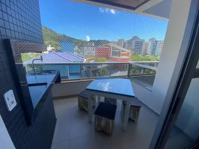 Uma vista geral da montanha ou uma vista da montanha a partir do apartamento