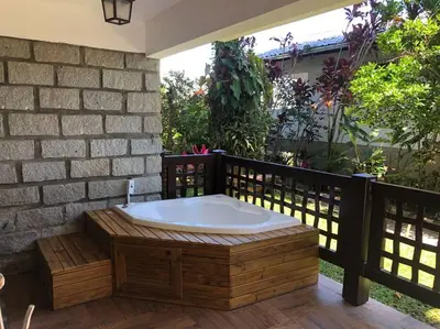 Uma varanda ou terraço em Ape 1 - Jacuzzi e Vista parcial Mar - Bombinhas, SC