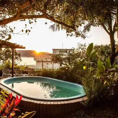 Ape 1 - Jacuzzi e Vista parcial Mar - Bombinhas