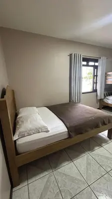 Uma cama ou camas num quarto em Maravilhosa casa na praia de Bombas