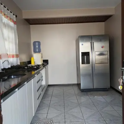 A cozinha ou kitchenette de Maravilhosa casa na praia de Bombas