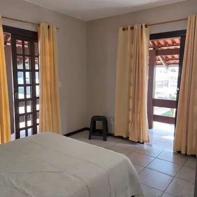 Uma cama ou camas num quarto em Maravilhosa casa na praia de Bombas