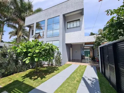 A planta de Sobrado Praia do Mariscal com 3 dormitórios