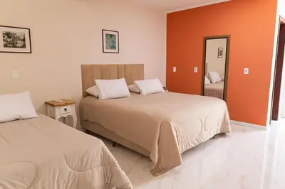 Uma cama ou camas num quarto em Pousada Áurea