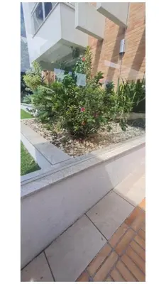 Um jardim no exterior de Apartamento-Garden Bombinhas