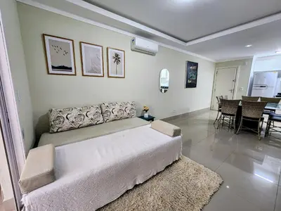 A planta de Lindo e com piscina, 100m 4 Ilhas, 3 quartos, 2 vagas, até 7 pessoas